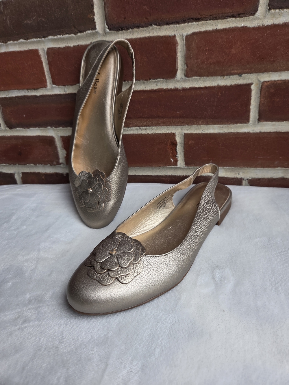 L.L.Bean Women’s 8M Metallic Gold Leather Floral Slingback Flats
